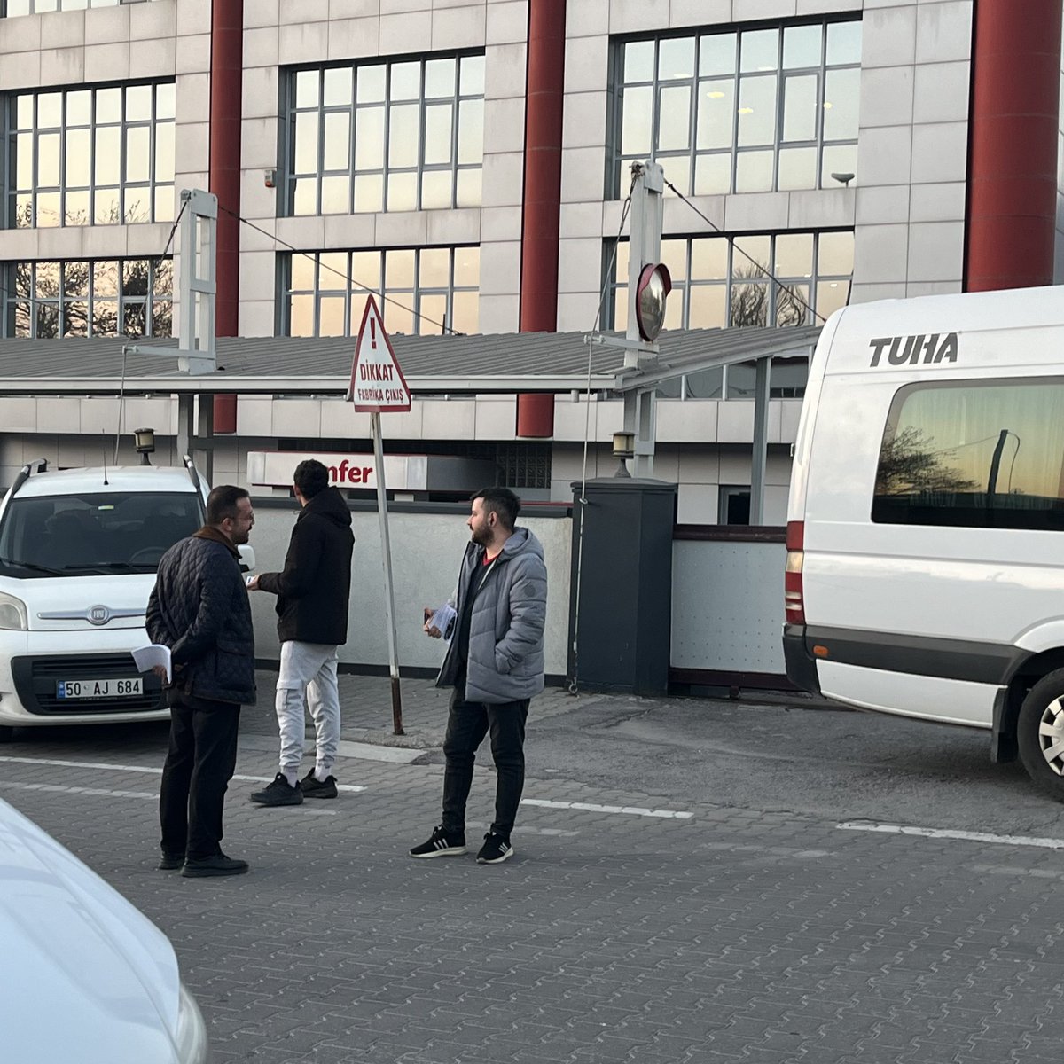KayseriEmep's tweet photo. SERSİM İŞÇİLERİ, EVRENSEL GAZETESİ'NE YAZDI:
📢AİLE OLUP OLMADIĞIMIZI ŞUBAT ZAMMINDA GÖRECEĞİZ!
#kayseri #organize #sersim https://t.co/ewKr5GJ9U3