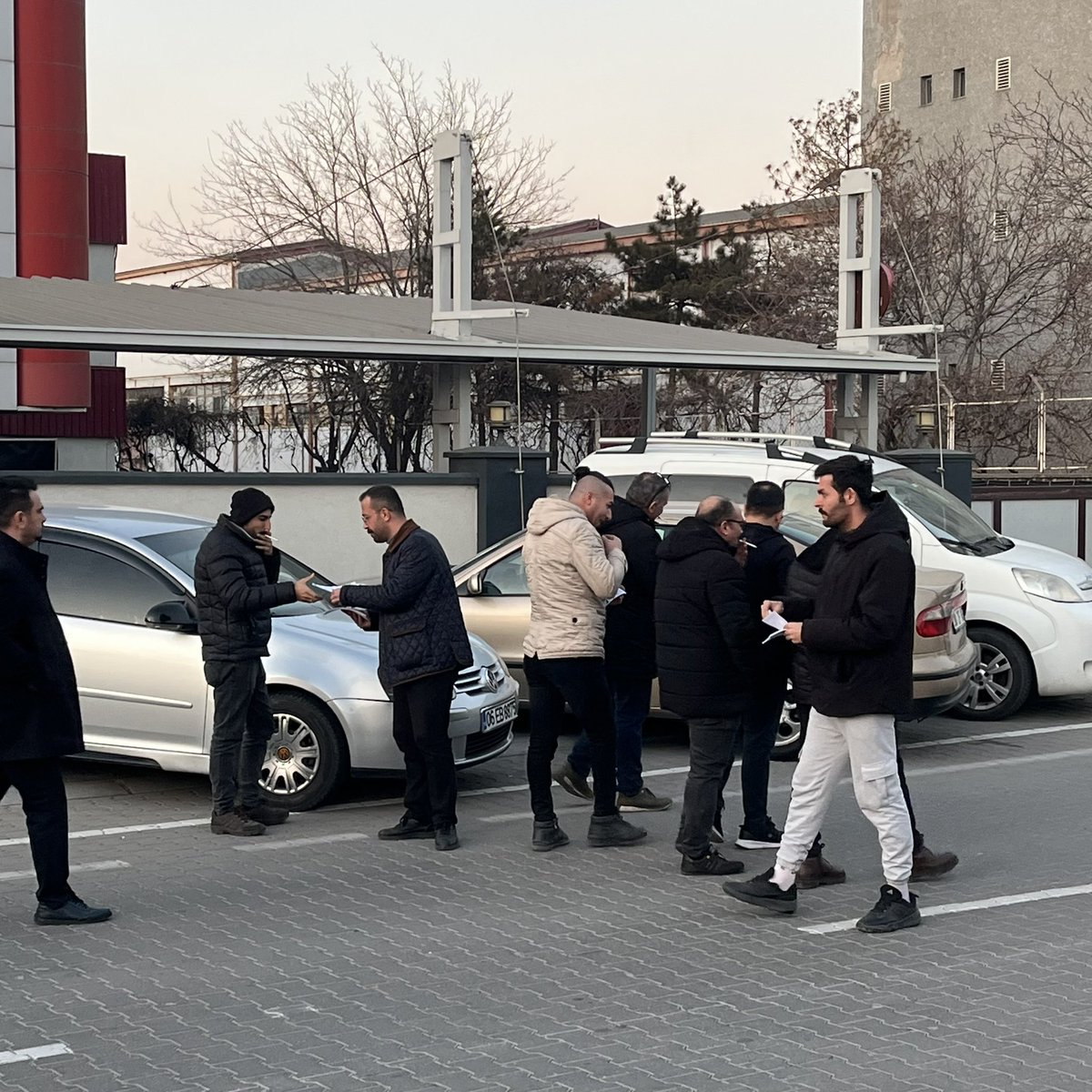 KayseriEmep's tweet photo. SERSİM İŞÇİLERİ, EVRENSEL GAZETESİ'NE YAZDI:
📢AİLE OLUP OLMADIĞIMIZI ŞUBAT ZAMMINDA GÖRECEĞİZ!
#kayseri #organize #sersim https://t.co/ewKr5GJ9U3