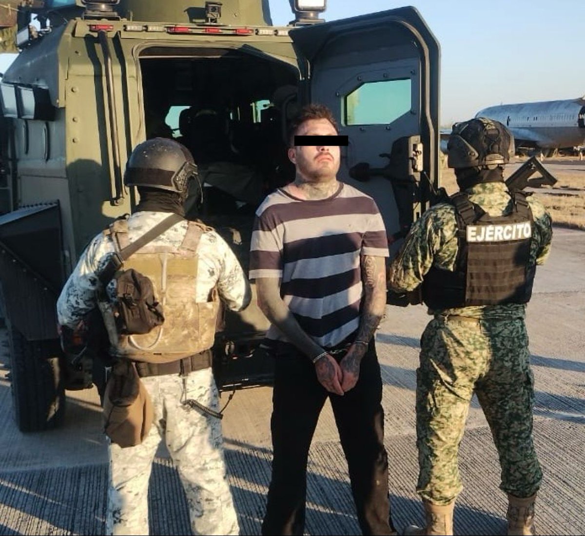 R4dio57's tweet photo. En un  operativo coordinado entre la SEDENA, G.N.,  SSPC. y la AIC la madrugada del 03 de Febrero resultó en la captura de Ricardo N (a)  "El Ricky" o "Mando R", presunto líder regional del  (CDN) en los estados de Nuevo León y Coahuila. #ULTIMAHORA #noticias #Coahuila #NuevoLeón https://t.co/ncM9bDkLkk