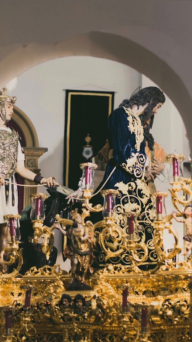 estrellab04's tweet photo. De Triana y sevillano,
tu Reino no es de este mundo,
es tu Poder Soberano 
y es un misterio profundo 
ser divino siendo humano

A 70 días de rozar la gloria 🤍

@HdadSanGonzalo 
@lascigarreras https://t.co/bnIyk6nAMu
