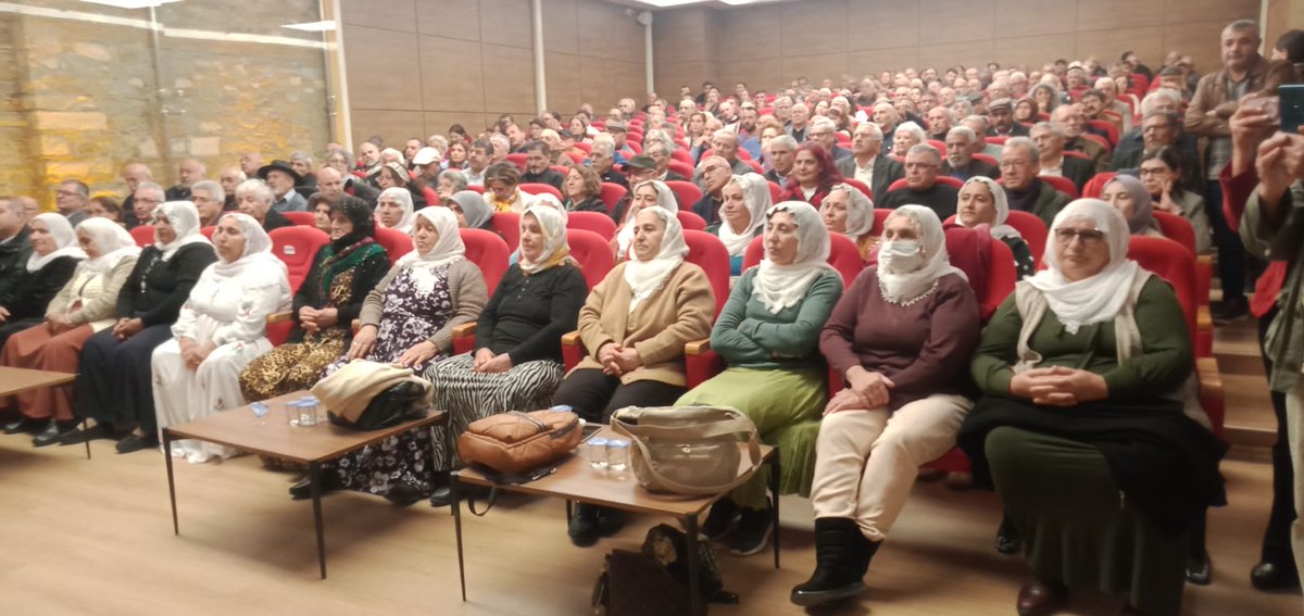 2 Şubat Pazar günü Şebnem Korur Fincancı, Sezgin Tanrıkulu ve Ali Kenanoğlu ile birlikte Aydın'da barışı konuştuk. 

-Şebnem Korur Fincancı: ‘Onurlu bir barış için adaletsizlikler son bulmalı’

-Sezgin Tanrıkulu; "Biz barış ihtimalini seviyoruz"

evrensel.net/haber/541743/b…