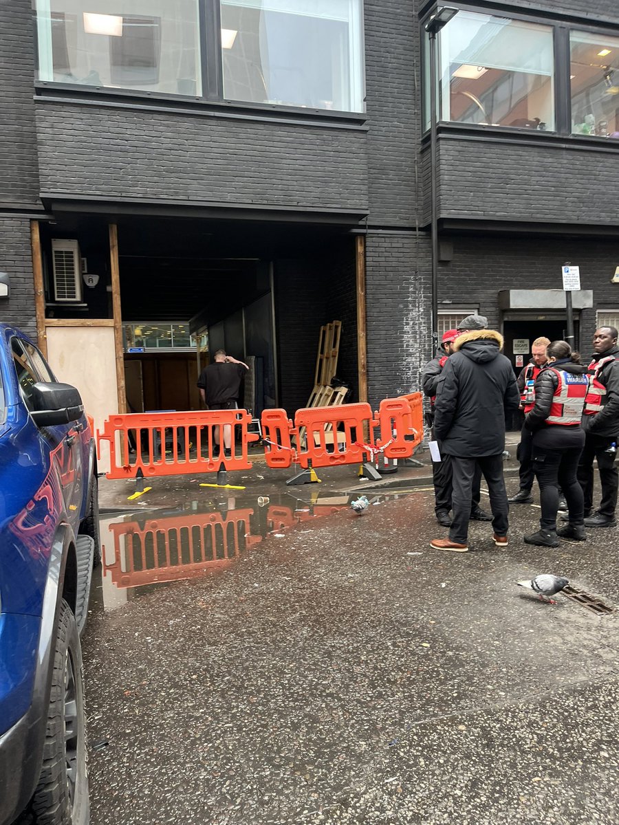 streetskitchen's tweet photo. It happened again..

The shelter of an alleyway taken away from those who need it the most, tents thrown in a puddle of piss under the rain, people left on the street with even less.

@CamdenCouncil @Keir_Starmer UCLH @mylocalbobby when will this stop? https://t.co/sg2xNTZAbT