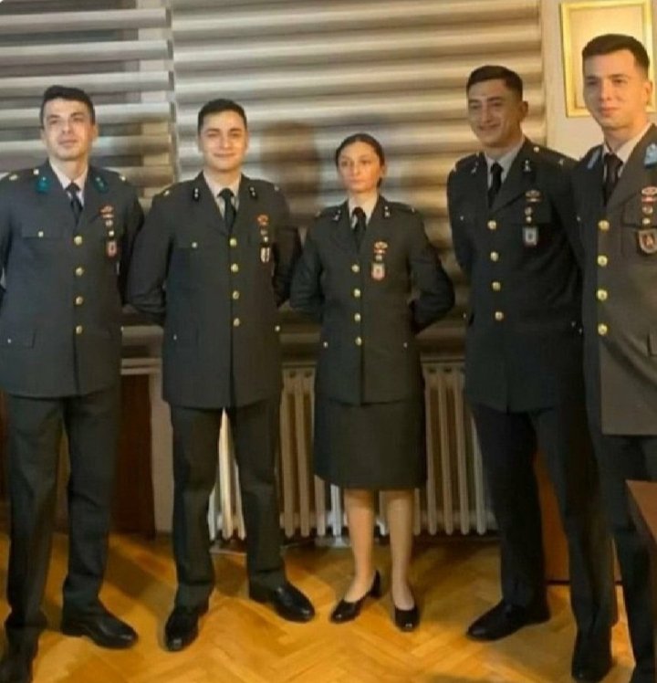 Teğmenlerin nasıl bu cezayı aldıklarını Barış Terkoğlu açıklamalı  anlatmış

İçim daha çok yandı şimdi
Ah ülkem ah

Üşenmeyin okuyun ki ülkenin TSK'si ne durumda görün

"Sorsanız 'konu Mustafa Kemal değil disiplinsizlik'
diyorlar.Her şeyin usulüne uygun olduğunu anlatıyorlar