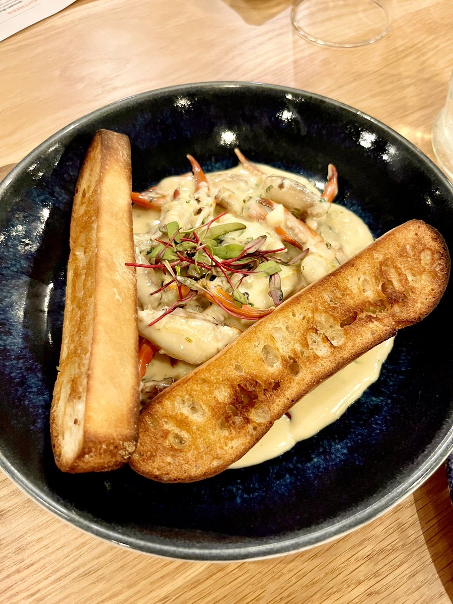 ExploreHouma's tweet photo. 🔥 Good food, great drinks, and even better vibes—Ember Kitchen + Cocktails is bringing the flavor in Houma! 

Who’s ready for a night of bold flavors and handcrafted cocktails? 🍽️🍸 

#ExploreHouma #HoumaEats #EmberKitchen https://t.co/XUvFCtdA9z