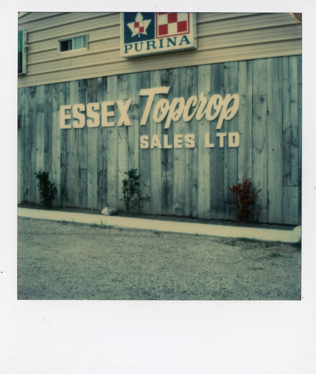 Oliver_Signs's tweet photo. Essex Topcrop Sales Ltd. Sign, and Fence signage for their company. Essex Topcrop is one of Ontario’s largest distributors of pet products and has served the independent pet specialty market since 1963.

#petfood #signs #marketing #history #pets https://t.co/pzbdbdo1Nw