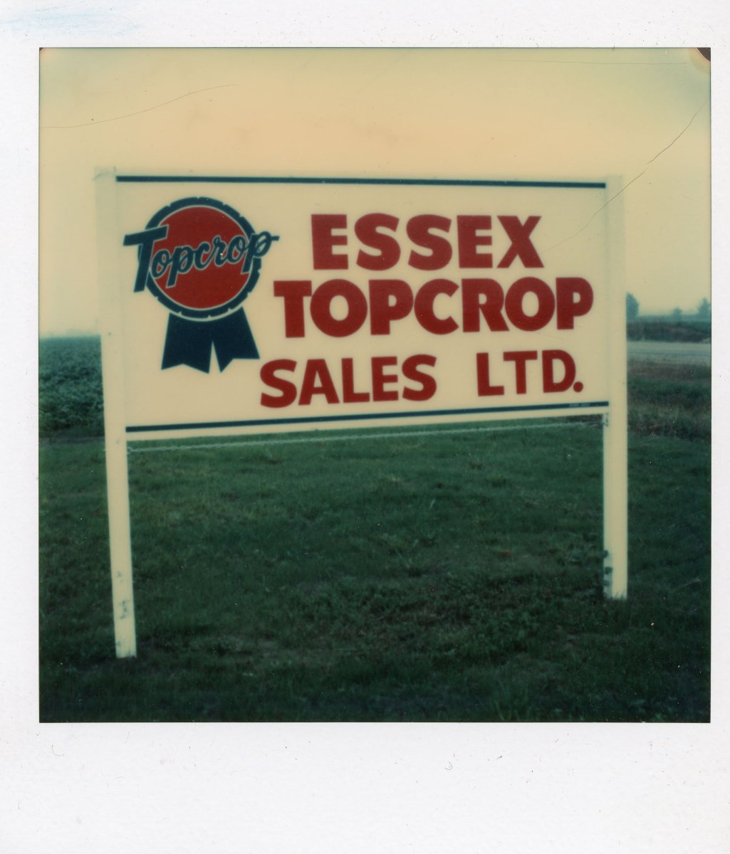 Oliver_Signs's tweet photo. Essex Topcrop Sales Ltd. Sign, and Fence signage for their company. Essex Topcrop is one of Ontario’s largest distributors of pet products and has served the independent pet specialty market since 1963.

#petfood #signs #marketing #history #pets https://t.co/pzbdbdo1Nw