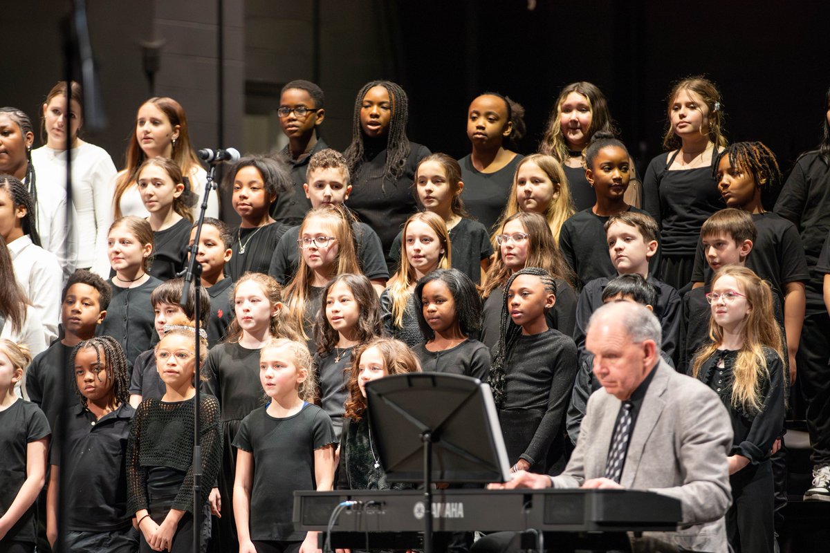 SweetHomeCSD's tweet photo. Our District Music Festival was a huge success this weekend. Hundreds enjoyed the music of our elementary, middle, and high school musicians. Thank you to everyone involved! #WeAreSweetHome #SPGoal2 @SweetHomeMusic7 https://t.co/5u6Z3Te4zZ