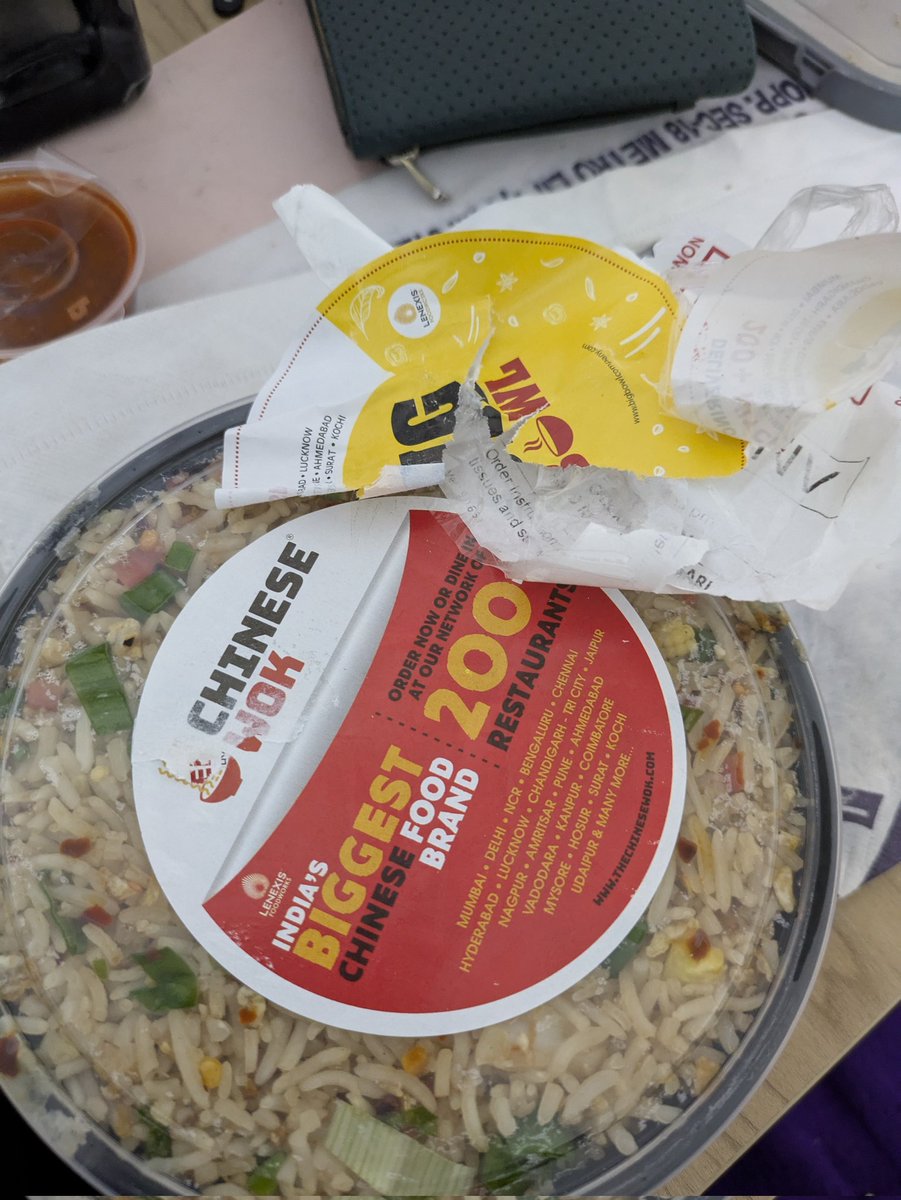 Dove_B94's tweet photo. @zomatocare @zomato I ordered from #BigBowl, yet my food arrived in a #ChineseWok container with a Big Bowl sticker slapped on it. Although both brands are under Lenexis Foodwork, they are listed separately on Zomato. Is this how you ensure quality and transparency?#misleading https://t.co/sOqsLAI13b