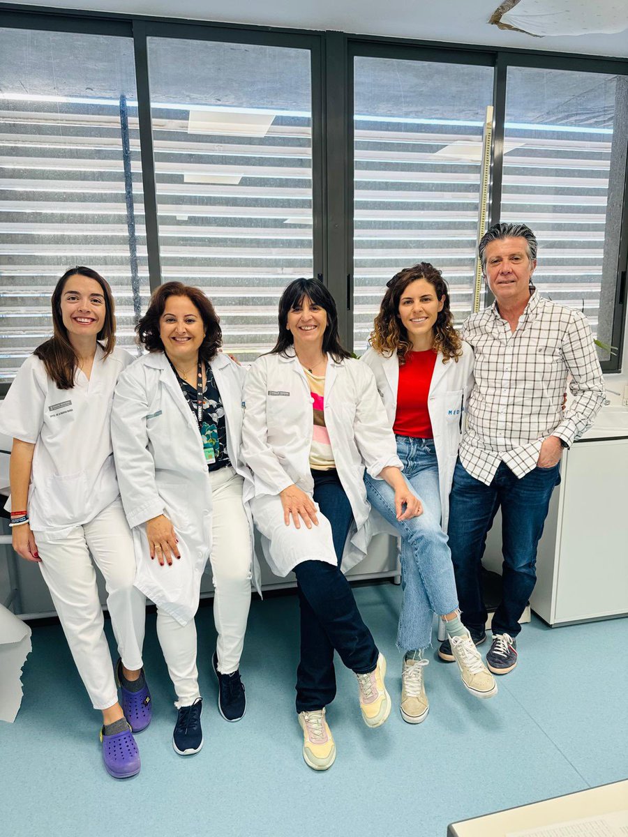 anaguticasbas's tweet photo. Todo un orgullo entregar la acreditacion de excelencia en atención integral en EII al @GVAsaludstjoan a amigos tan cercanos en mi tierra como past-president de @geteccu Enhorabuena a todos!!! https://t.co/1eLG9UHpFX