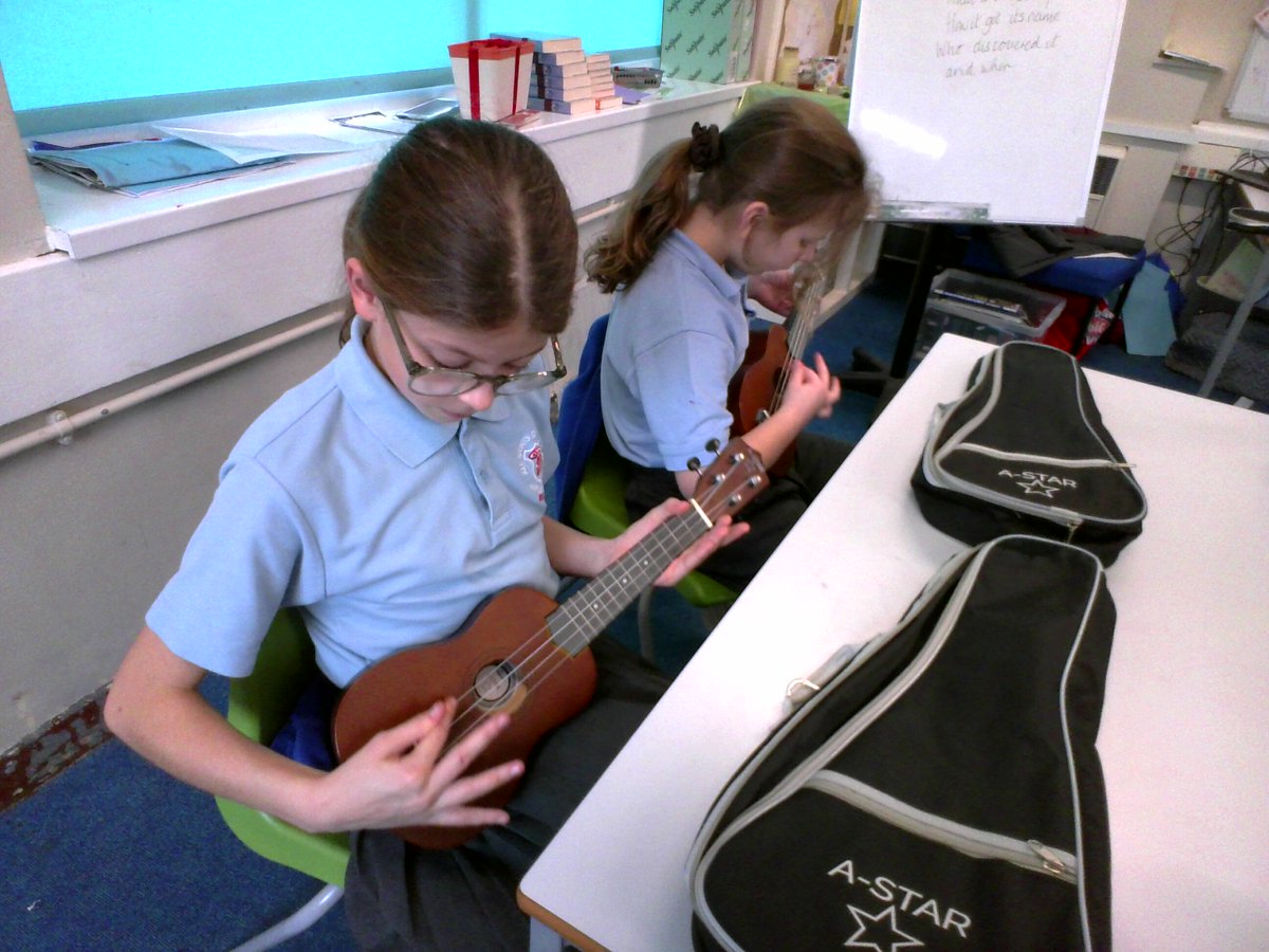 AppleySaintsCE's tweet photo. #ABASY5 have been learning the ukulele. They have learnt two chords so far - C major and F major! #abasmus @charangaschool @ShevCommunity @WN6_Mums https://t.co/lTgT7ZVz89