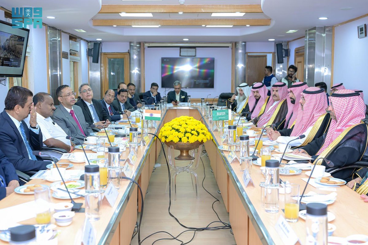 SPAeconomic's tweet photo. وزير الصناعة والثروة المعدنية يبحث في الهند الفرص المشتركة لتوطين صناعة الأجهزة الطبية والسيارات والآلات بالمملكة.
https://t.co/pZoFaUtm1l
#واس_اقتصادي https://t.co/VYGof1RGQ2