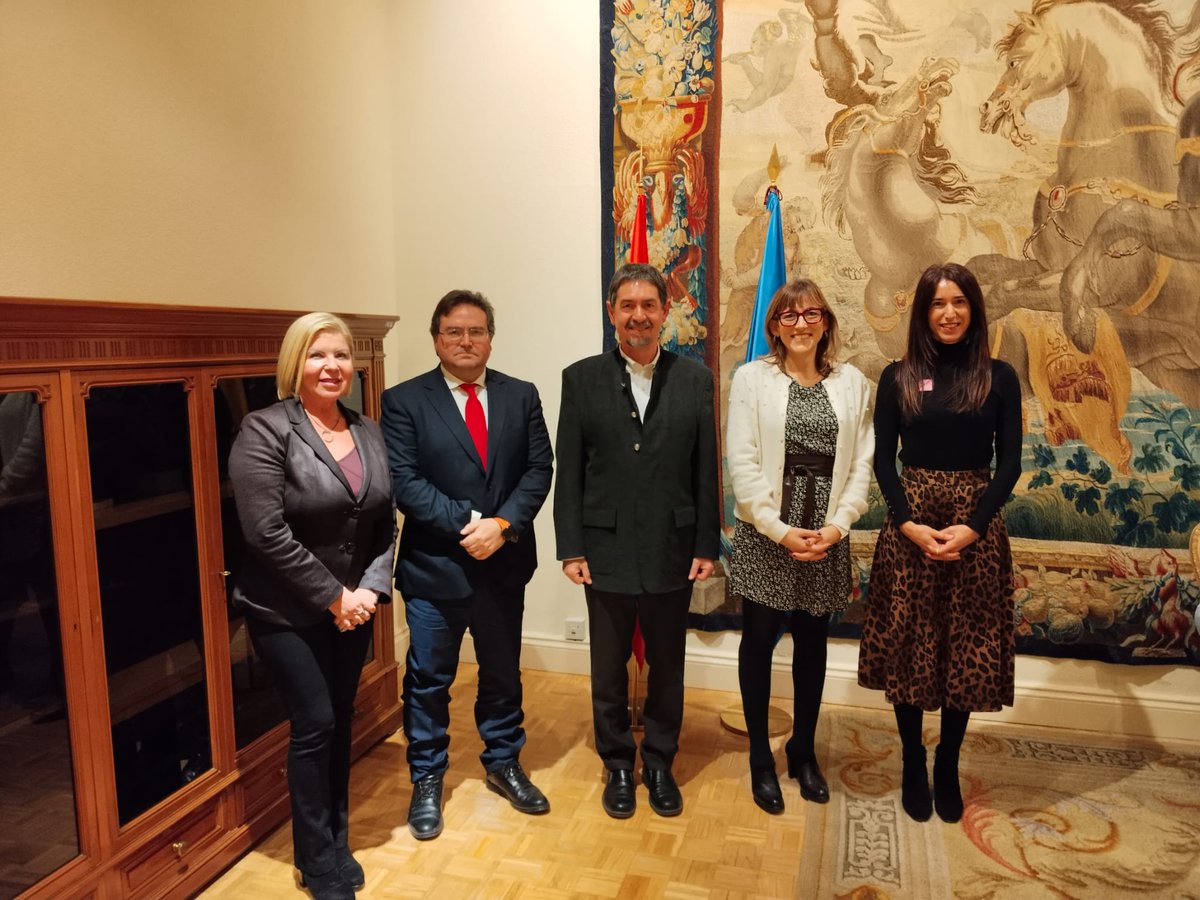 ADIDE Federación se reúne con la Secretaría de Estado. 

Entre las temáticas abordadas destacan la relevancia de la inspección como agente de mejora del sistema  educativo y las aportaciones al Real Decreto de Inspección  en desarrollo.