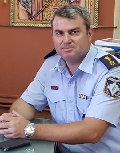 Bασίλης Βλαχογιάννης👏
Αυτός είναι ο τ. Διοικητής Τροχαίας Λάρισας
που ύψωσε ανάστημα στη περιβόητη
Σύσκεψη Συγκάλυψης 
υπο τον #Τριαντοπουλο, Αγοραστό κ.α
Ο μόνος που είπε ΟΧΙ στο Μπάζωμα του τόπου
#τεμπη_εγκλημα  
και μόνο η Ανακρίτρια αποφασίζει 
Μπράβο!
#Καρυστιανού #σεισμος