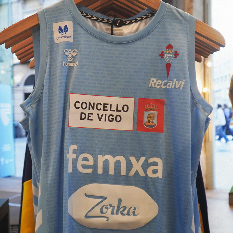RCCelta's tweet photo. 🆕🏀 Por primeira vez na nosa historia podes conseguir a camiseta do @Celtabaloncesto!

Non a deixes pasar e lócea con orgullo neste final de tempada en Navia para apoiar ás nosas 🩵

🛍️ https://t.co/WomXdgGCdT // Tendas físicas.