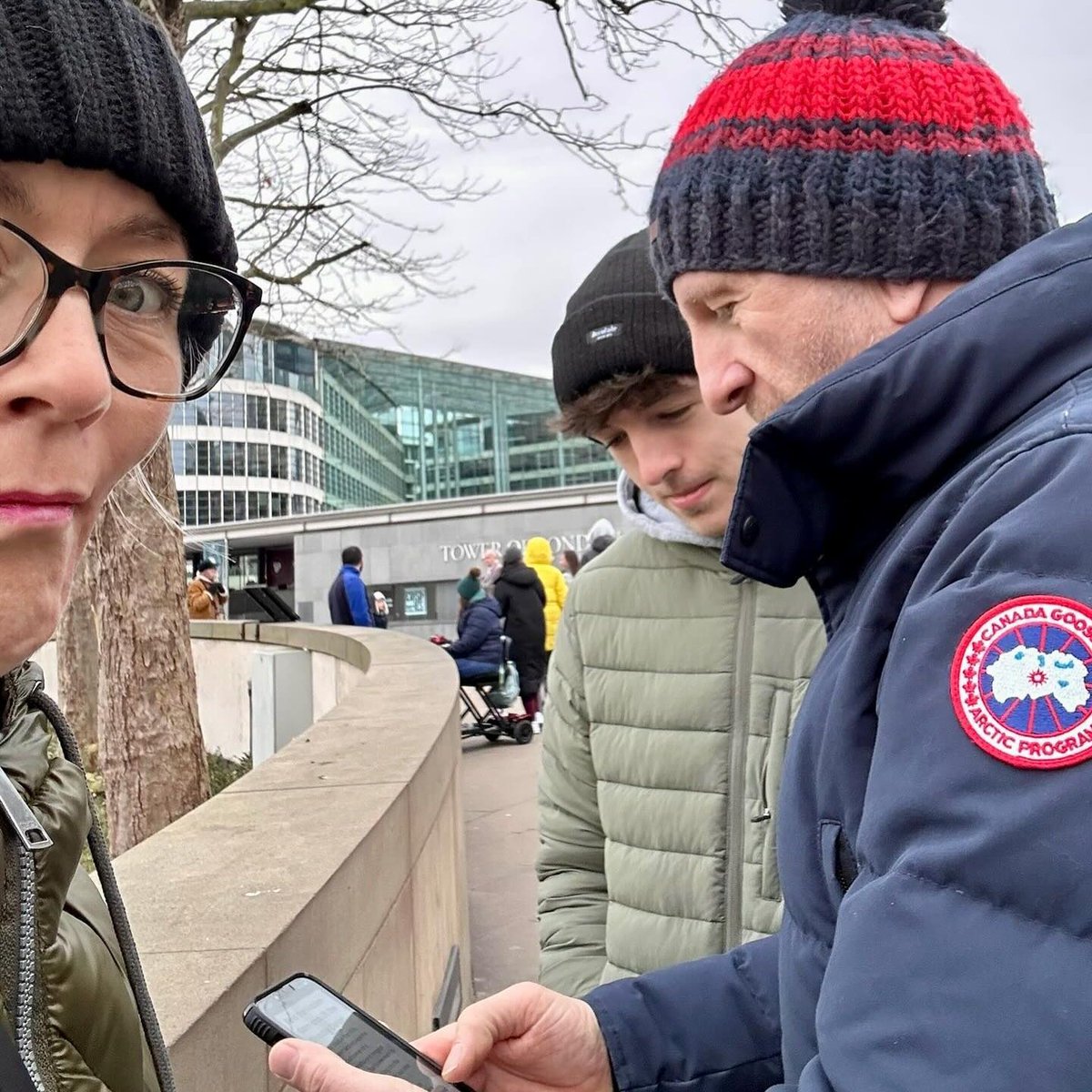 "Family day being touristy in the big smoke!" - If you spot a family gathered around the phone, they could be doing a Treasure Trail! 🧭

#treasuretrailsapp #treasuretrailsuk

Thanks to @philrosling for sharing! 📸