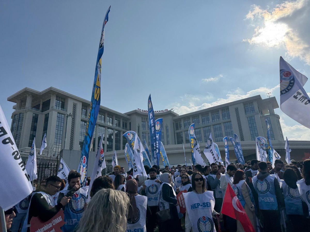 Bu kutsal yolda emeği sömürelen tüm emekçilere umut olmasını temenni eder ve meşaleyi elinde tutan Hepsen ailesini tebrik ve başarılar dilerim #HepSen <a href="/hepsen_2020/">HEP-SEN</a> <a href="/thd_genelmerkez/">Türk Hemşireler Derneği</a> <a href="/saglikbakanligi/">T.C. Sağlık Bakanlığı</a>