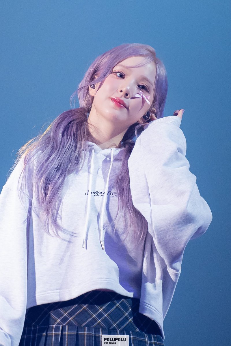 EunhaPalu's tweet photo. 250118 10주년콘서트

#VIVIZ #비비지 #은하 #eunha #ウナ
#gfriend #여자친구 #ヨジャチング　#ジーフレンド 

@GFRDofficial https://t.co/VIPjoRaNDn