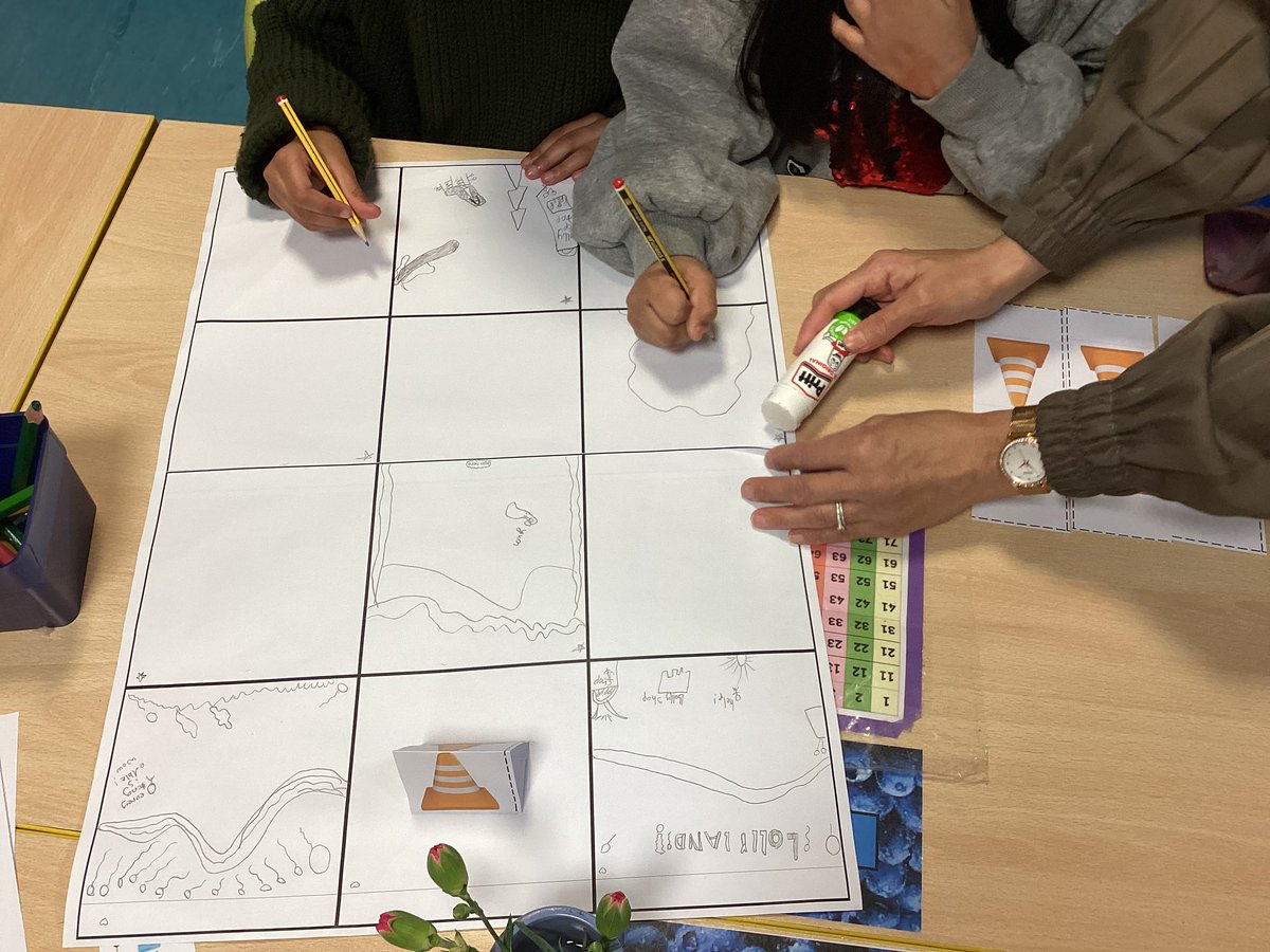 BonnerSchool's tweet image. Year 2 have been learning about algorithms and sequences in Computing.  They designed their routes and put obstacles that their Beebots had to avoid. #computerscientist