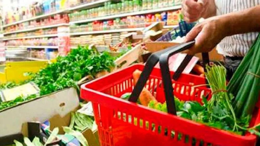 santiagasu's tweet photo. 🛒🤑TODO SUBE: La carne subió hasta 30% en 4 meses
📍Hasta 38% aumentaron las hortalizas
📍A esto se le suma el aumento del precio del combustible
📍Costilla de primera subió 18%

https://t.co/5dEpBxeKXT https://t.co/ZUY5BvcxTV