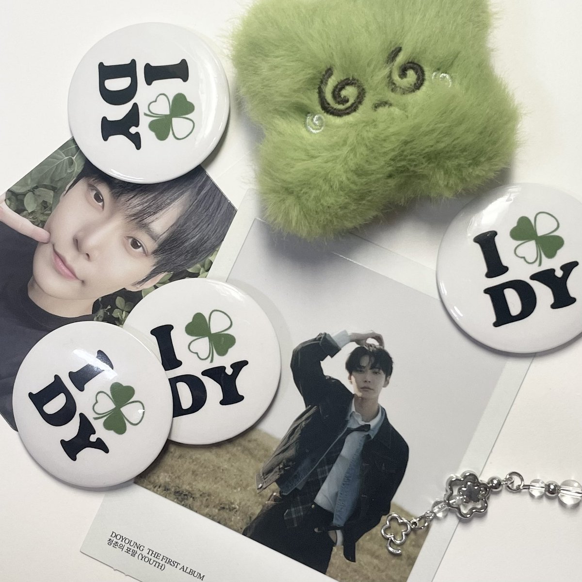 ꕤ 도영 클로버 핀버튼 많은 관심 주셔서 이벤트로 가지고 왔습니다 ꕤ 

 #RT+#follow 추첨 한 분께 도영 핀버튼 드립니다 ♡
  
• 국내 거주지 한정 (배송비본인부담) 
• 도영 버블 21일 ↑ 
• 2월 안으로 당발