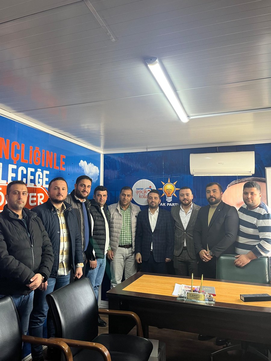 Antakya İlçe Başkanımız Sn. Mustafa BOYACIOĞLU ve ilçe Başkan Yardımcımız Sn. Mustafa ŞÖLEN il Gençlik Kolları başkanlığımızda hayırlı olsun ziyaretinde bulundular. 

Nazik ziyaretlerinden dolayı kendilerine teşekkür ediyorum.