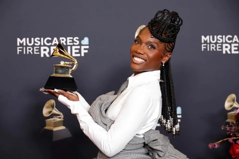 swiftyonces's tweet photo. O discurso do Jay-Z no Grammy de 2024 não foi só sobre a mulher dele. https://t.co/g32rP36TRL