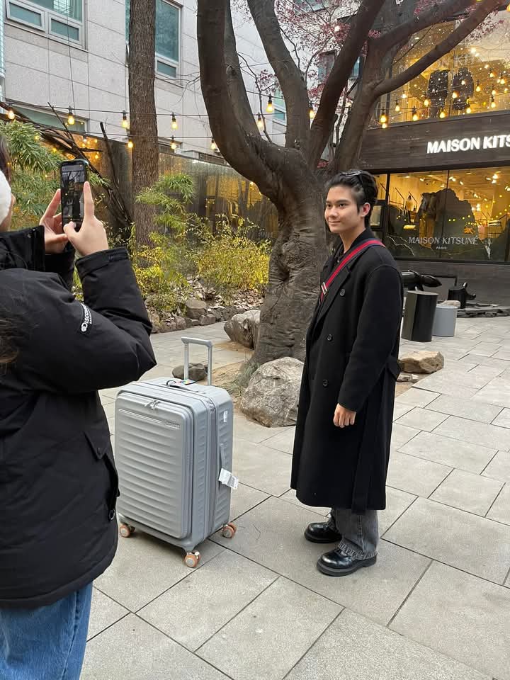 “nak, tayo ka diyan. picturan kita.” 🙂