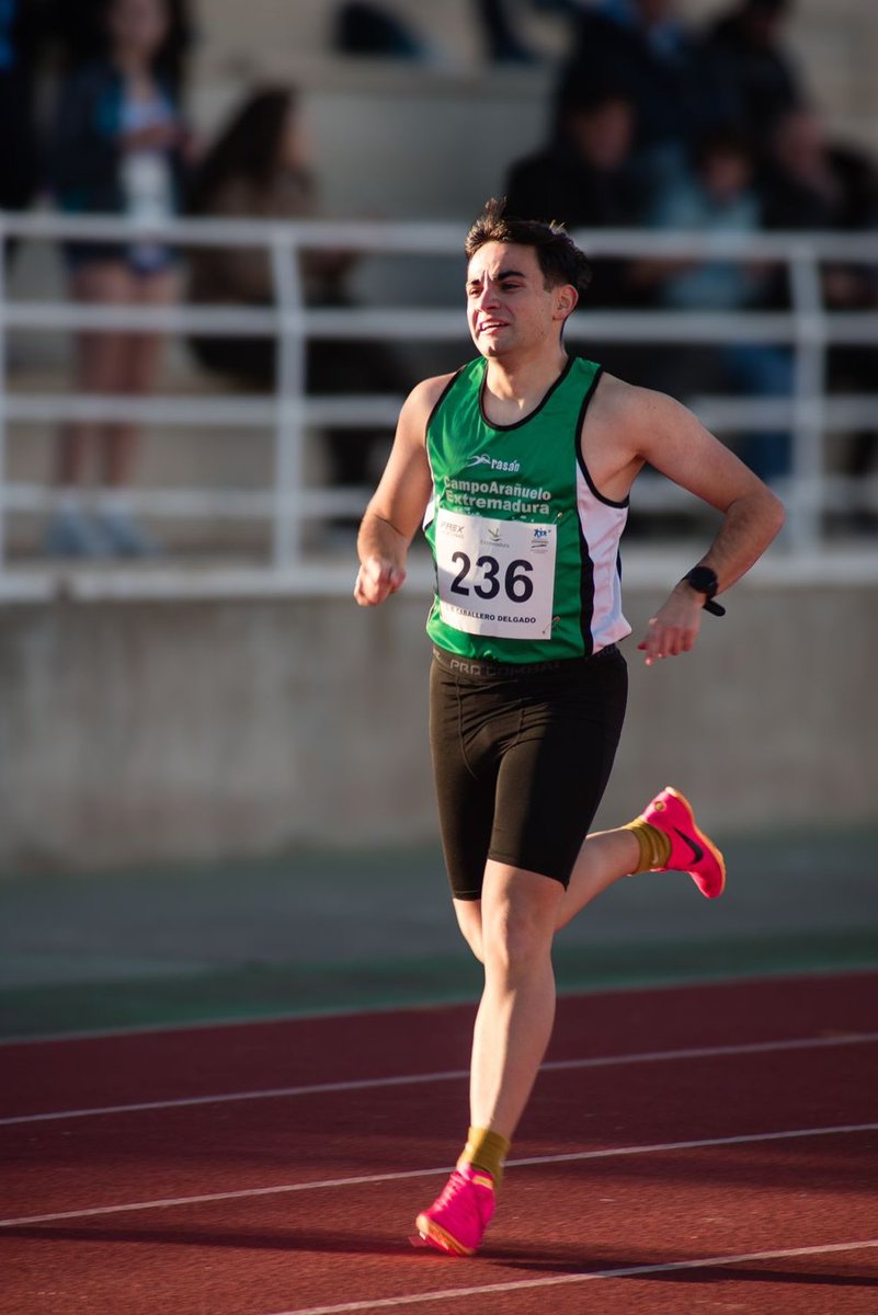 Luis Miguel Caballero <a href="/luismi02/">Luismi</a> subió al podium para colgarse la medalla de Bronce en la prueba de los 400m.l. Luismi, es uno de nuestros atletas de equipo, capaz de cubrir diversas distancias en las competiciones de clubes. Enhorabuena!
