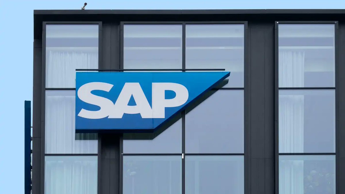 Civixplorer's tweet photo. ๐ช๐บ European Union companies by market cap:
1. ๐ฉ๐ฐ Novo Nordisk: $373.11 B
2. ๐ซ๐ท LVMH: $364.39 B
3. ๐ฉ๐ช SAP: $322.02 B
4. ๐ซ๐ท Hermรจs: $296.20 B
5. ๐ณ๐ฑ ASML: $290.69 B
6. ๐ฎ๐ช Accenture: $240.77 B
7. ๐ซ๐ท L'Orรฉal: $198.68 B
8. ๐ช๐ธ Inditex: $169.47 B
9. ๐ฉ๐ช Siemens: $168.52 B
10. ๐ณ๐ฑ Prosus: $167.59 B
11. ๐ฉ๐ช Deutsche Telekom: $167.05 B
12. ๐ซ๐ท Schneider Electric: $142.75 B
13. ๐ณ๏ฟฝ๏ฟฝ๏ฟฝ๏ฟฝ Airbus: $136.94 B
14. ๐ซ๐ท Sanofi: $136.24 B
15. ๐ซ๐ท TotalEnergies: $129.96 B
16. ๐ฎ๐ช Eaton: $129.00 B
17. ๐ฉ๐ช Allianz SE: $125.93 B
18. ๐ซ๐ท EssilorLuxottica: $125.81 B
19. ๐ซ๐ท Dior: $121.91 B
20. ๐ฎ๐ช Medtronic: $116.45 B
21. ๐ธ๐ช Spotify: $110.85 B
22. ๐ซ๐ท Safran: $103.48 B
23. ๐ซ๐ท Air Liquide: $100.80 B
24. ๐ง๐ช Anheuser-Busch InBev: $95.26 B
25. ๐ช๐ธ Iberdrola: $90.00 B
26. ๐ธ๐ช Investor AB: $87.17 B
27. ๐ซ๐ท AXA: $83.49 B
28. ๐ฎ๐ช Trane Technologies: $81.62 B
29. ๐ธ๐ช Atlas Copco: $78.79 B
30. ๐ฎ๐น Intesa Sanpaolo: $77.82 B
31. ๐ช๐ธ Santander: $77.69 B
32. ๐ซ๐ท BNP Paribas: $77.02 B
33. ๐ฎ๐น Ferrari: $76.66 B
34. ๐ฉ๐ช Munich RE (Mรผnchener Rรผck): $72.75 B
35. ๐ฎ๐น Enel: $72.34 B
36. ๐ฎ๐น UniCredit: $71.08 B
37. ๐ฎ๐ช Cement Roadstone Holding: $67.03 B
38. ๐ช๐ธ BBVA: $65.27 B
39. ๐ฉ๐ช Merck KGaA: $64.71 B
40. ๐ฉ๐ช Siemens Healthineers: $63.80 B
41. ๐ซ๐ท Vinci: $60.93 B
42. ๐ฉ๐ช Mercedes-Benz: $58.84 B
43. ๐ฉ๐ช Porsche: $57.62 B
44. ๐ธ๐ช Volvo Group: $56.30 B
45. ๐ณ๐ฑ NXP Semiconductors: $53.00 B
46. ๐ฉ๐ช Volkswagen: $52.14 B
47. ๐ฎ๐ช Johnson Controls: $51.49 B
48. ๐ซ๐ท Dassault Systรจmes: $51.28 B
49. ๐ณ๐ฑ Adyen: $51.27 B
50. ๐ณ๐ฑ Universal Music Group: $51.10 B
51. ๐ณ๐ฑ ING: $51.07 B
52. ๐ฉ๐ช BMW: $50.11 B
53. ๐ฎ๐น Generali: $48.33 B
54. ๐ฎ๐ช Flutter Entertainment: $47.42 B
55. ๐ฉ๐ช Adidas: $47.20 B
56. ๐ฉ๐ช Siemens Energy: $46.89 B
57. ๐ฉ๐ฐ DSV: $46.70 B
58. ๐ซ๐ท Compagnie de Saint-Gobain: $46.69 B
59. ๐ซ๐ท Crรฉdit Agricole: $45.63 B
60. ๐ฉ๐ช Deutsche Bรถrse: $45.40 B
(Companies Market Cap, February 1)
๐ฌ Which is the best EU company to invest in today?