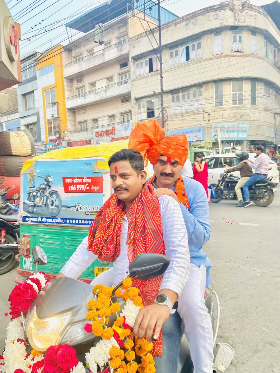 PipleVivek's tweet photo. शुभ जन्मोत्सव भैया 

बाबा महाकाल के परम भक्त लोकप्रिय सनातनी विधायक श्री गोलू जी शुक्ला को जन्मदिन की अनन्त बधाई एवँ शुभकामनाएं 💐🎂
@GoluShuklaInd https://t.co/IL0ac06sBF