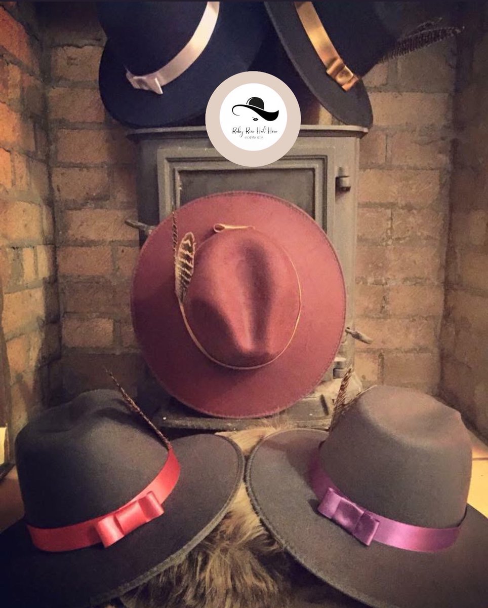 JockeyRach's tweet photo. It’s not long until Cheltenham ladies 🏇🏻

….and gentlemen-being the month of love our fedoras will make great Valentines Day gifts! 💕

They come in lots of different colours and styles. Ribbons, feathers or maybe abit of both.

DM for more details.

#rubyrosehathire
#fedoras https://t.co/q4vDEzJGOw