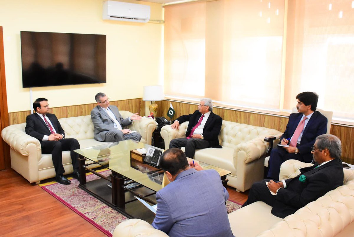 MoNFSR's tweet photo. Islamabad, February 3, 2025
Federal Minister for National Food Security & Research, Rana Tanveer Hussain, met with delegation from the International Cotton Advisory Committee (ICAC) which was led by ICAC Executive Director, Eric Trachtenberg.
#Pakistan #MNFSR https://t.co/gVL3OXGiDY