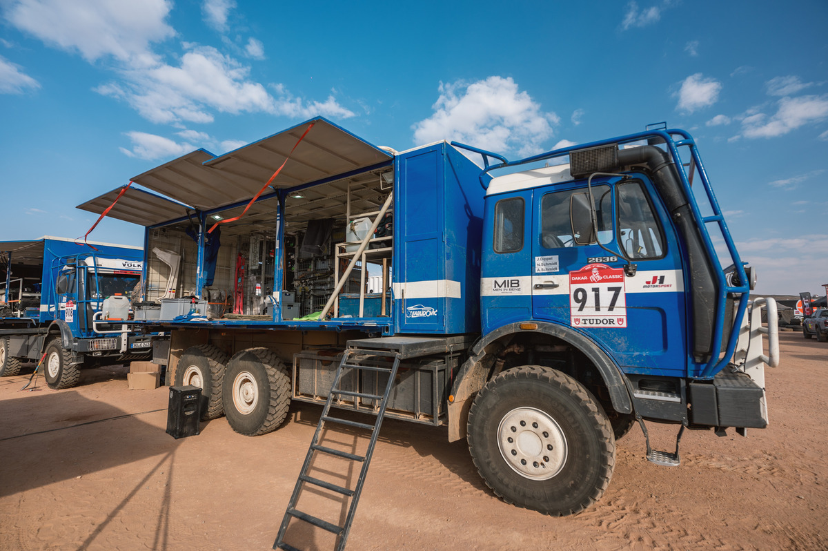 In this year’s <a href="/dakar/">DAKAR RALLY</a> Rally, the VÖLKEL Threading Solutions Rally Team was able to impress for the second time in a row with its two <a href="/MercedesBenz/">Mercedes-Benz</a> AG Service Trucks.

Find out more 👉 on-scene.co.uk/dakar-rally-20…

#OnScene #MercedesBenz #DakarRally #NimblePublishing #FollowThePenguin