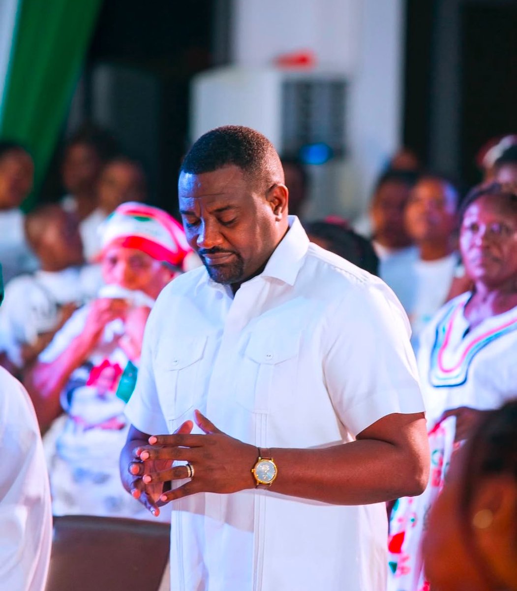 johndumelo's tweet image. Another year, Another birthday….🎂 +1