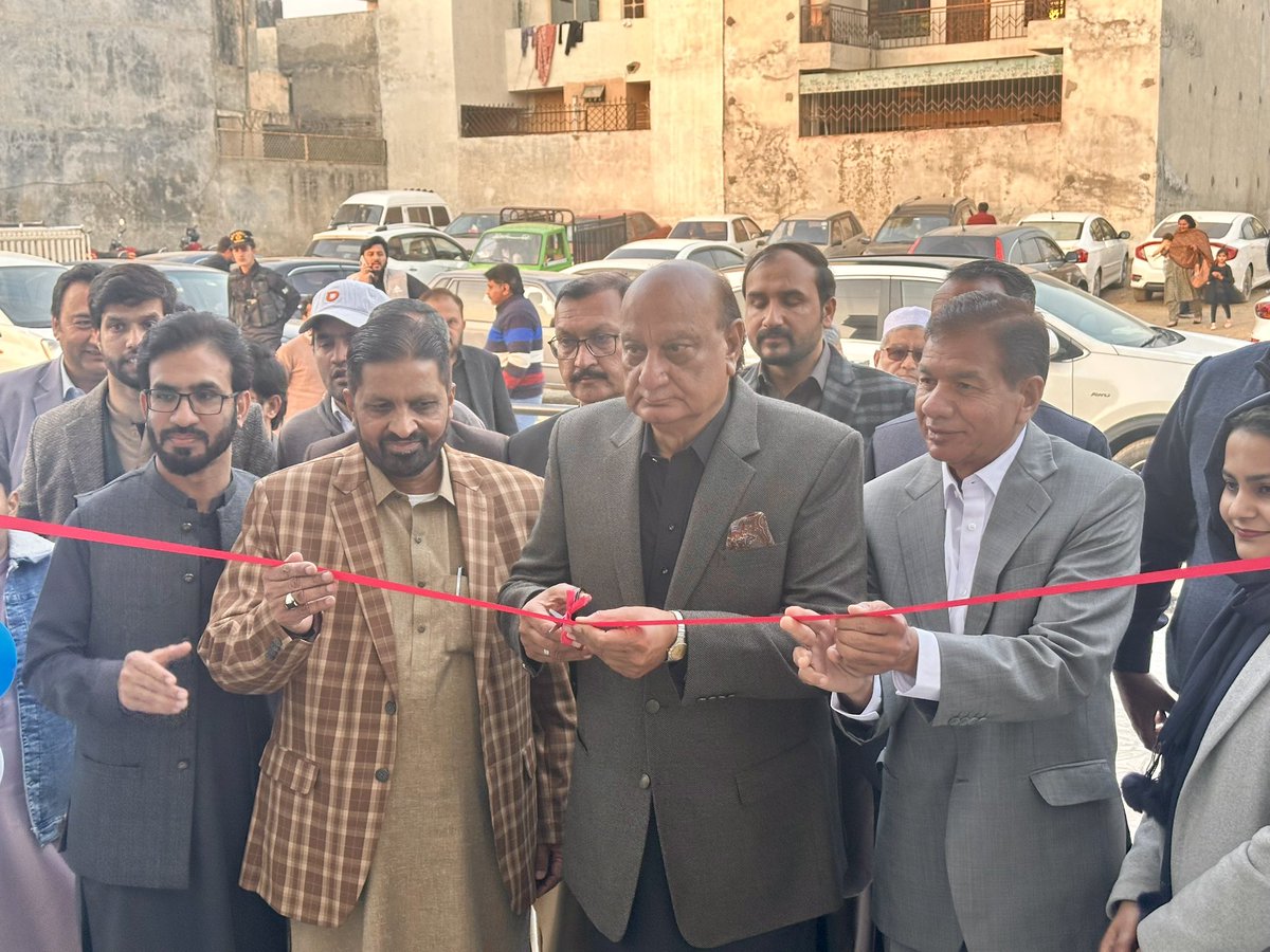 RajaBasharatLAW's tweet photo. رہنما پاکستان تحریک انصاف محمد بشارت راجہ کی ڈاکٹر عبدلقدیر خان سکول سسٹم روات کیمپس کی افتتاحی تقریب میں بطور مہمان خصوصی شرکت۔
#قوم_کی_آواز_خان_کی_رہائی #مینڈیٹ_چور_اردلی_حکومت #NA55 #TeamMBR #Rawalpindi https://t.co/9NpCHN367E