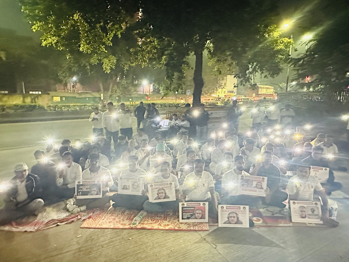 HRISHIKESH3390's tweet photo. @SamSiff Thank  you @realsiff for dedicatelly working on men's issues and helping millions of men from false cases and Thank you @drdineshbjp for raising voice in parliament.
#JusticeForAtulSubhash https://t.co/JvdnP5akBR