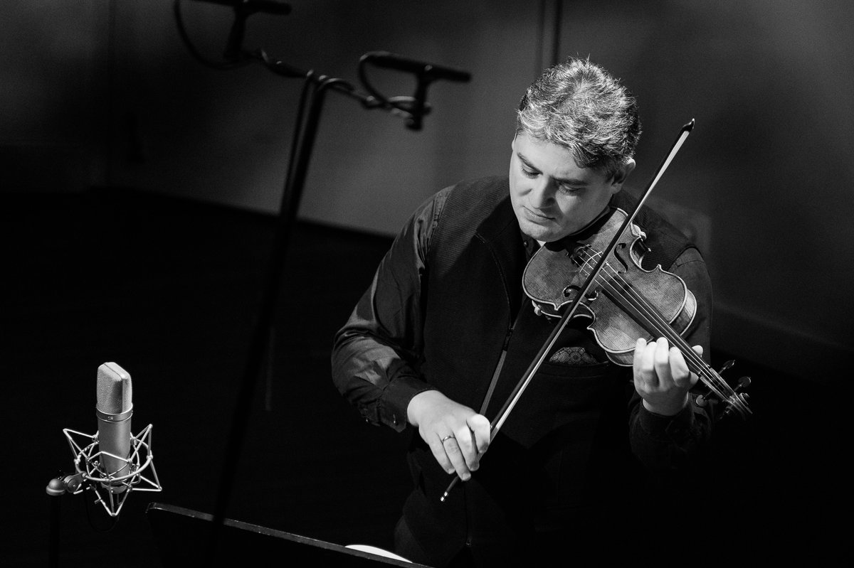 greatamberlv's tweet photo. ✨PERSONĪGO JŪTU DZĪLES KAMERMŪZIKĀ. Klausītāju iemīļoto koncertsēriju “Personīgi” vakar ar skaistākajām sonātēm vijolei un klavierēm no Bēthovena, Šūmaņa, Janāčeka un Štrausa daiļrades ieskandināja vijolnieks Georgs Sarkisjans un pianists Georgs Kjurdians.
📸: @VPelns https://t.co/KFAFp6yw8l