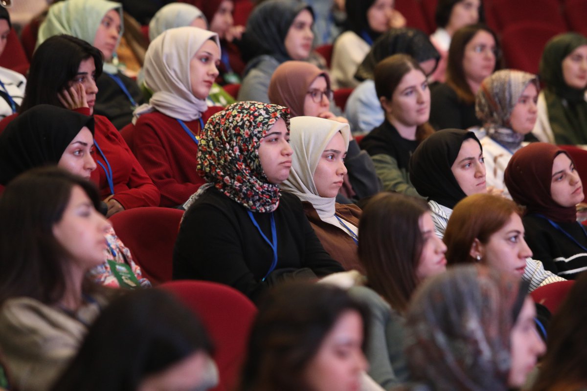 GSB_Mersin's tweet photo. 📚✨Mersin Eğitimciler Kampımızın konuğu Gençlik ve Spor Bakanlığı Müşaviri/Maarif Vakfı Mütevelli Heyeti Üyesi Selim CERRAH (@Selimcerrah) "Maarif Kültürümüz" konulu konferansla deneyimlerini öğrencilerimizle paylaştılar. 

#KYGMKışKampları https://t.co/4JBryUp8fK