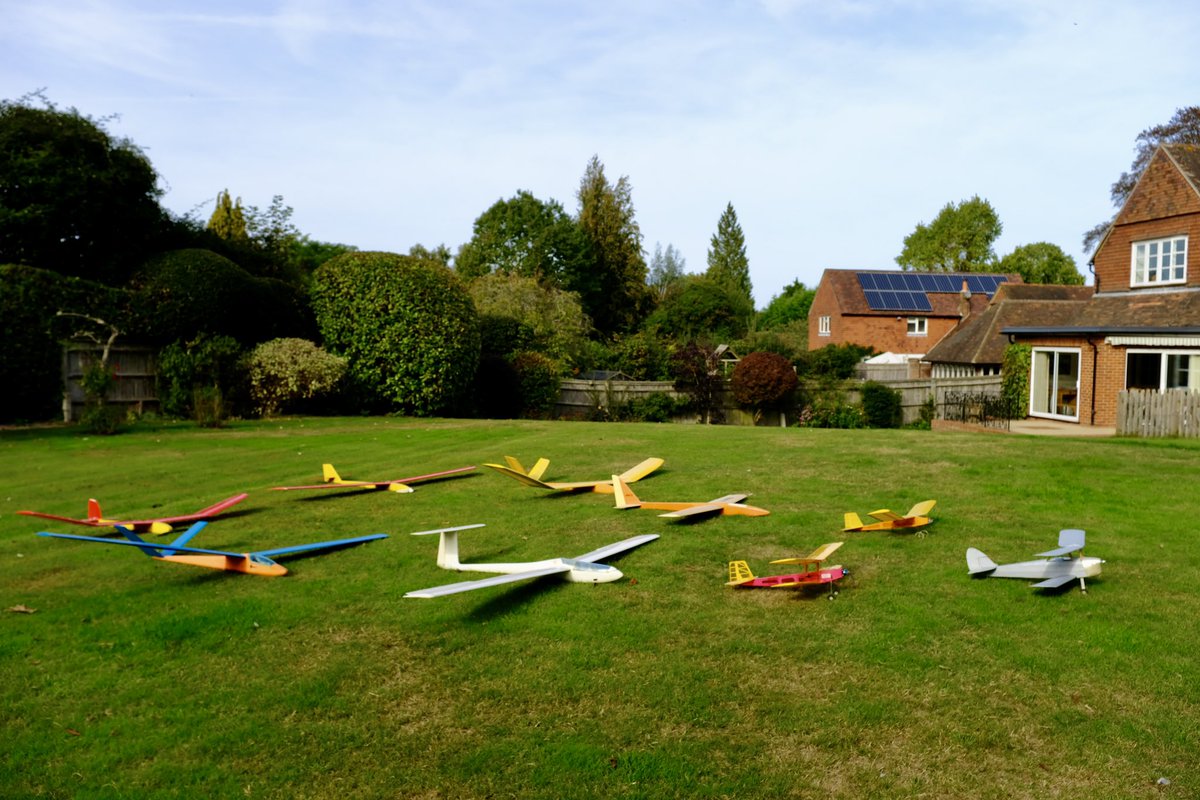 benn_robin's tweet image. Thank you !
Here’s a little squadron we assembled in the garden when my father died: