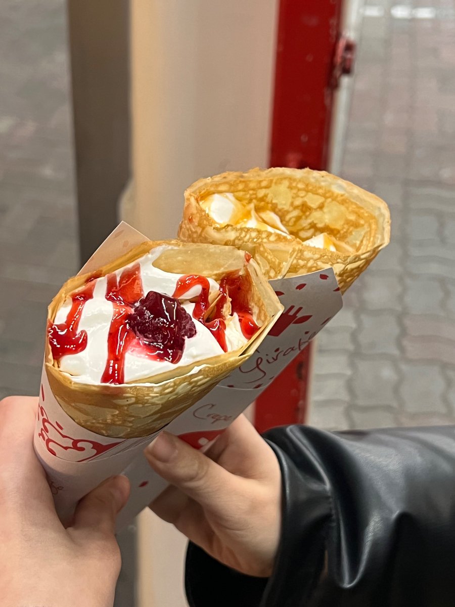 mitsuboshi_7's tweet photo. 📍大阪梅田【ジラフクレープ】

梅田のドンキの横にあるからつい行ってしまう、、、悪魔的。パリパリクレープが推しみたいでパリパリしてて美味しい。これはね軽い気持ちで是非いってみてほしい。 https://t.co/T5BgbcKxWE
