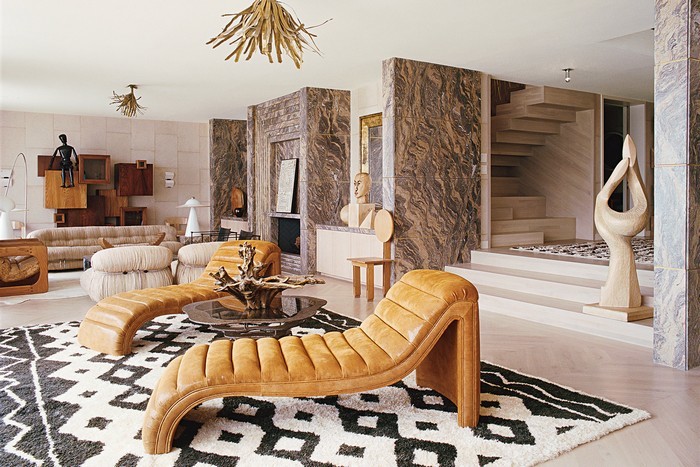 OutfittersSpace's tweet photo. Der Panoramablick auf das Meer, der sich durch die raumhohen Fenster des Hauses eröffnet, bietet die ideale Kulisse für die Inspiration des Designers. Zwei zentral platzierte Chaiselongues laden dazu ein, den Sonnenuntergang in Malibu zu genießen.

#SpaceOutfitters #ChaiseLongues https://t.co/l8SE414foT
