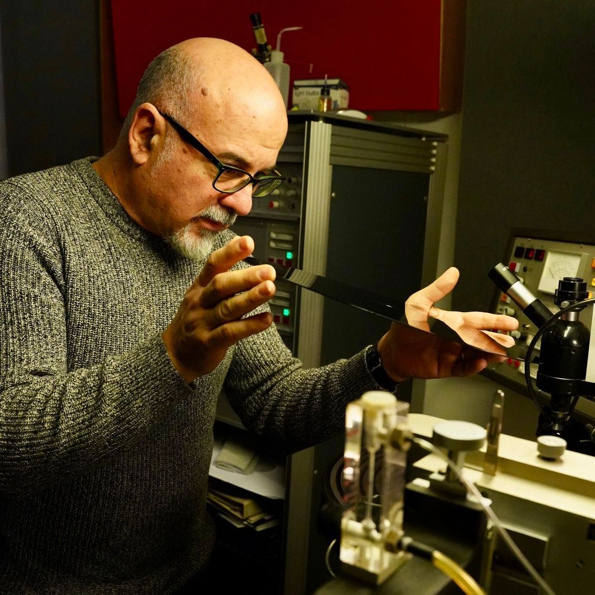 pressonvinyl's tweet photo. Alex at Swift Mastering will cut your records on our incredible Neumann VMS80 lathe. If you choose his mastering services, with his 100% success rate we guarantee your records will be cut to perfection! 🎧👌 
 
#MusicMastering #VinylCutting #SwiftMastering #NeumannLathe https://t.co/KJ3nNZeQZE