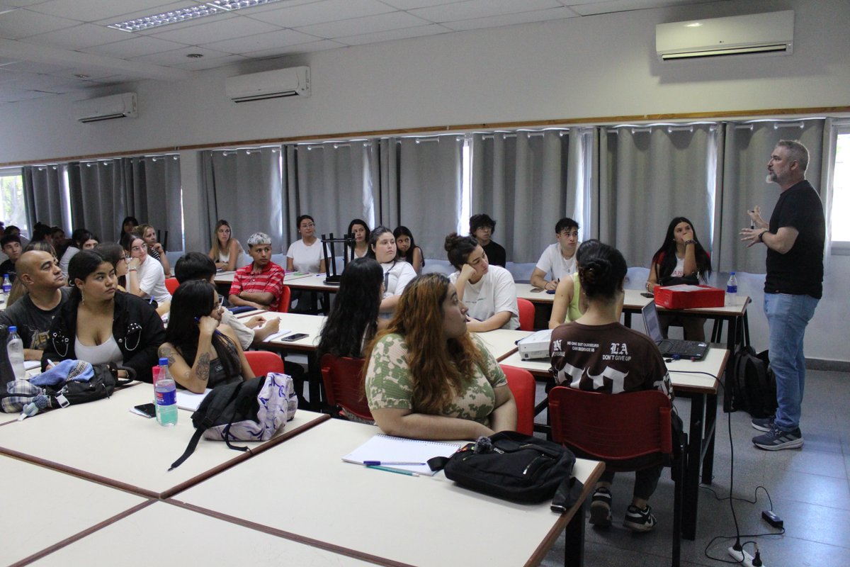unimoreno's tweet photo. 📚 ¡Comenzó el #IngresoUNM2025!

📝 En esta oportunidad, la #UNM les dio la bienvenida a casi 5.000 nuevos/as ingresantes al #COPRUN.

📲 Toda la información, ingresando a: https://t.co/PkUEUt0x1r

👏🎉📖✏️✂️🖌 👩‍🏫 https://t.co/tCyxxZZ6Ah