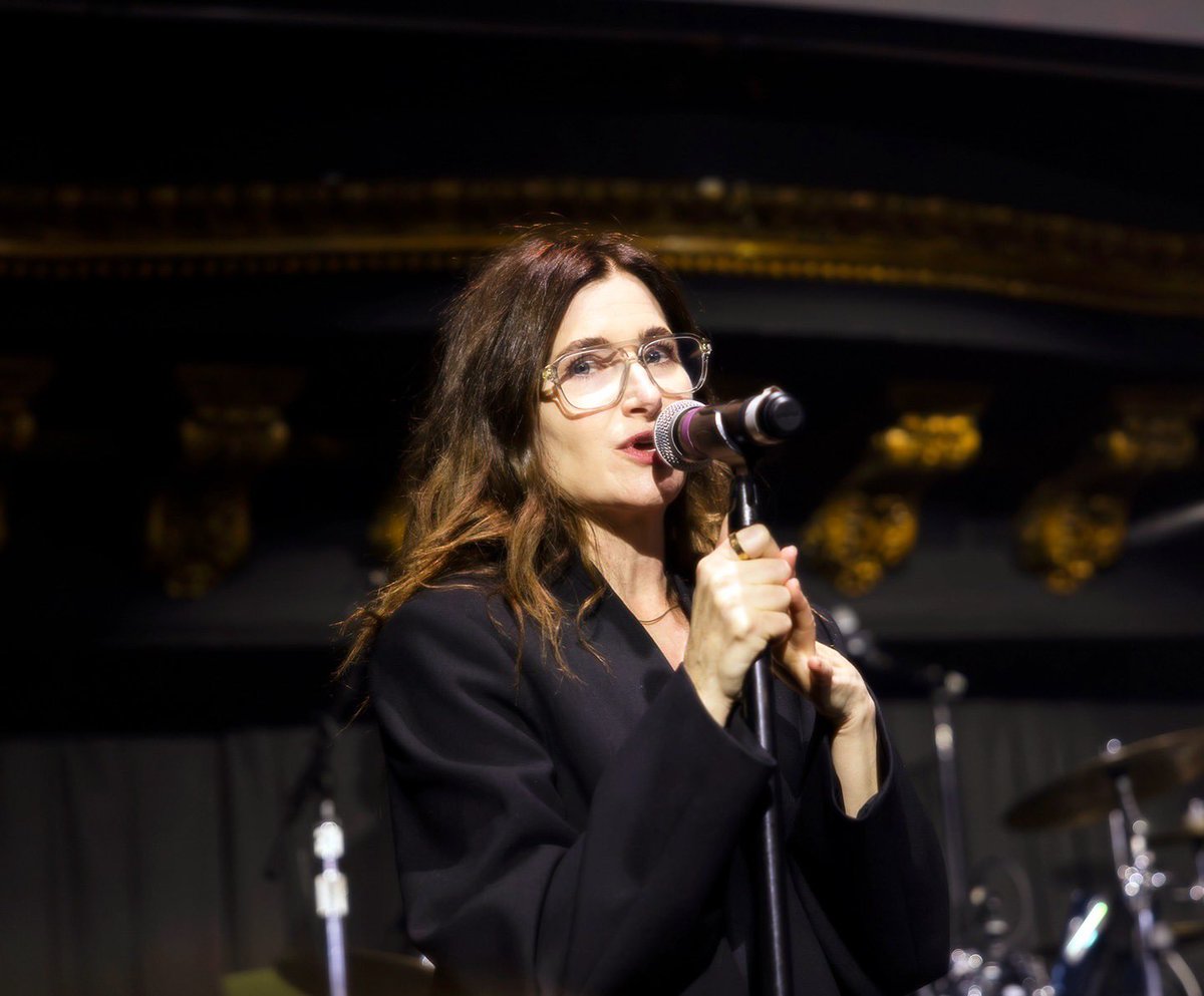 hahnupdates's tweet photo. Superstar! New photos of Kathryn Hahn on stage at the Sf Sketchfest last Saturday (01).

📸: gregchow via instagram. https://t.co/125lwt4kli