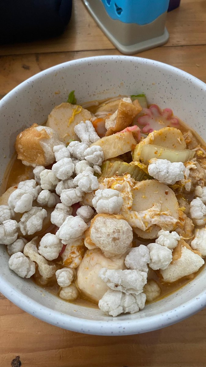 gewlud's tweet image. #firsttimer makan seblak :D