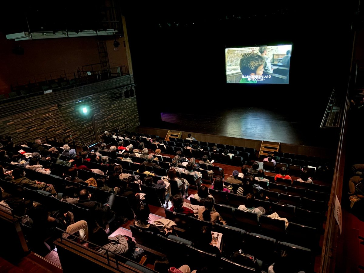itsubora's tweet photo. 映画上映会、無事終了！
里子・里親・実子・実親・児相職員等など、様々な立場のそれぞれの葛藤が描かれ、何度観ても胸が苦しくなる映画。

観終わった方々の感想も実に様々。
感動！だけで終わるのではなく、皆う〜んと考え込む…笑
「遠くから来た甲斐があった」との言葉にやって良かったなぁ♪ https://t.co/EvMFSwmC7i