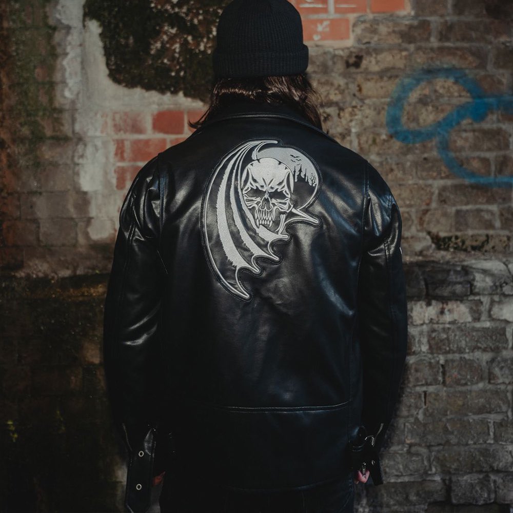 The Creeper Blood Red Roses Valentine’s Collection is now available to purchase. Including a re-stock of the Replica Stage Jacket, limited to 50.

shop.creepercult.com

- Darcia