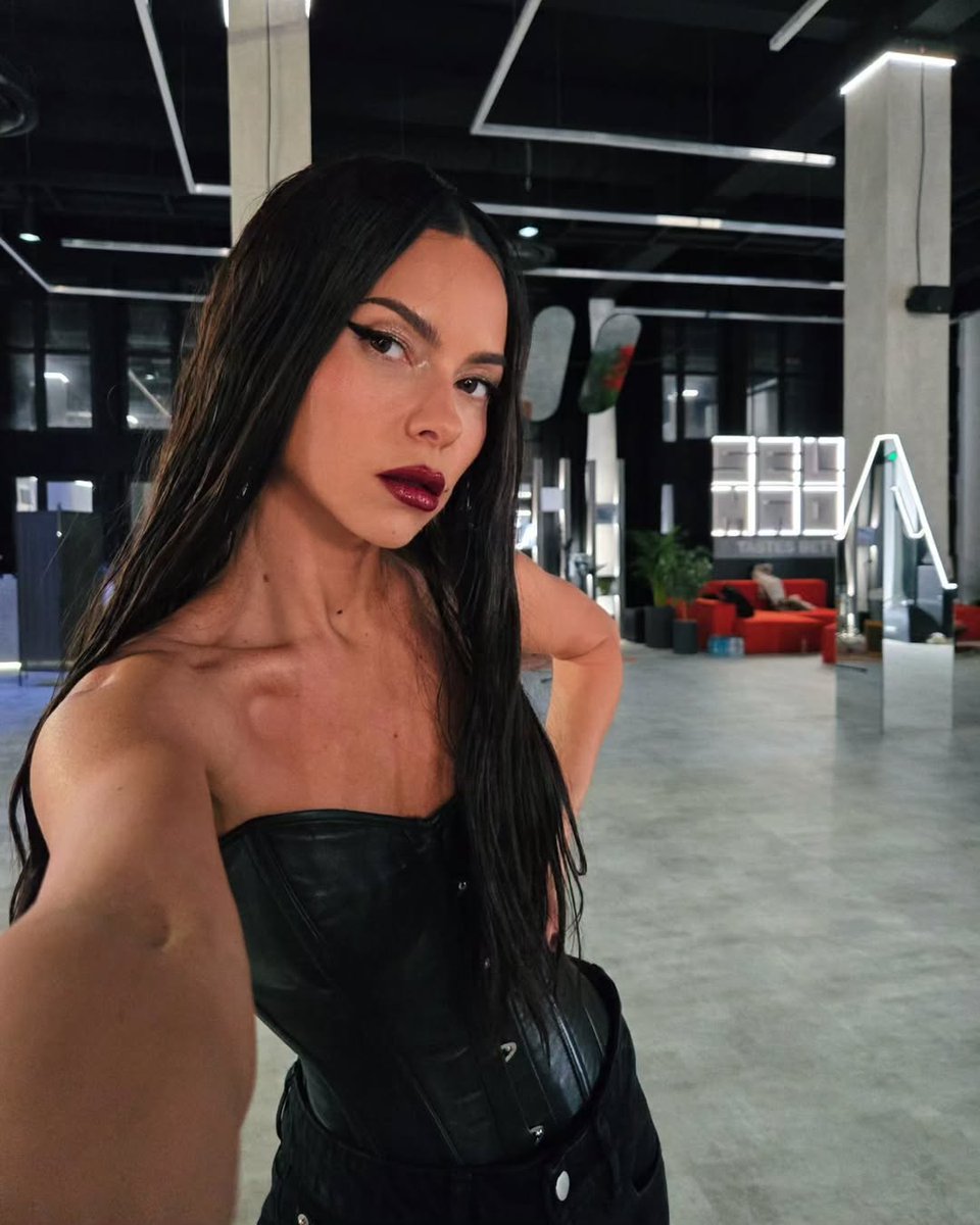 InnaFinland's tweet photo. How about this look? 💋

#INNA https://t.co/9MgeMYyAZn