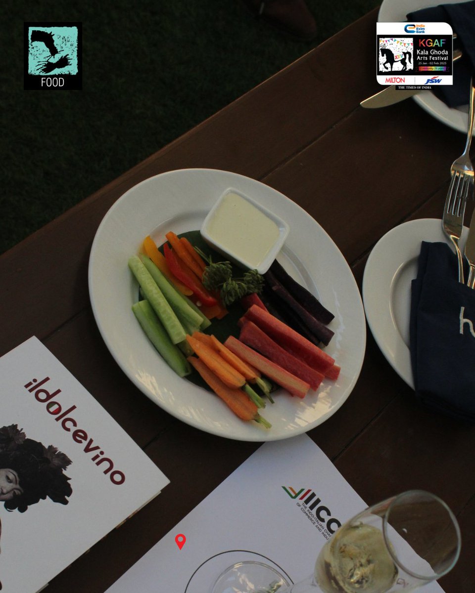 kgafest's tweet image. Il Dolce Vino - An Italian-style Sundowner ✨

What a beautiful evening we had at Hylo, where elegance met indulgence! Guests savored exquisite Italian wines, paired perfectly with artisanal bites, all guided by a knowledgeable sommelier. 

#KalaGhodaArtsFestival #KGAFXXV
