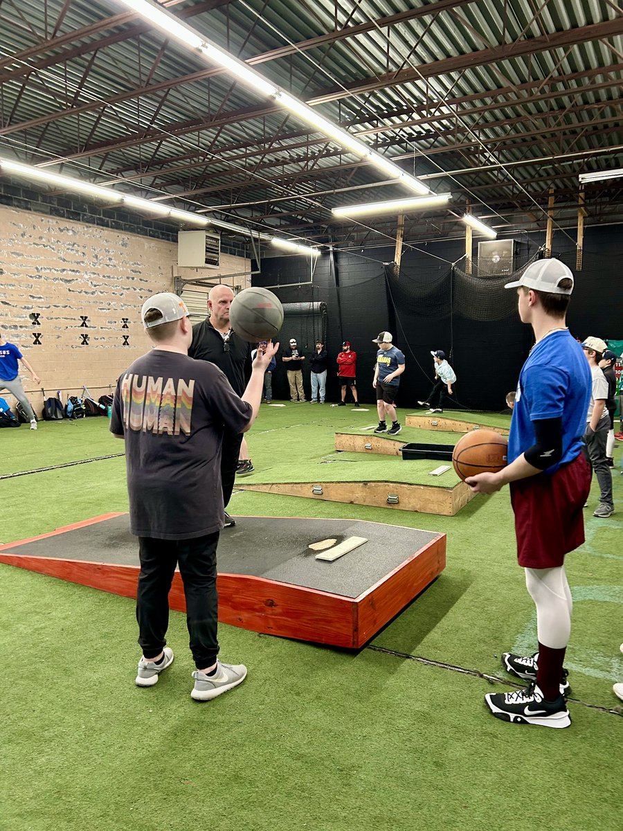 𝙏𝙝𝙖𝙣𝙠 𝙮𝙤𝙪, 𝙘𝙖𝙢𝙥𝙚𝙧𝙨! 🙌

What a great day! Our pitching camp was packed w/ young talent, all eager to learn from the best in the game. A huge shoutout to 𝘿𝘼𝙉𝙉𝙔 𝘾𝙇𝘼𝙍𝙆 for sharing his expertise and insights. 

#BeEliteBeSeen #Pitching #PitchingCamp 

🔴⚾️🔵